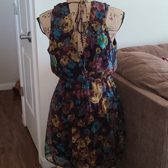 Forever 21 adorable dress - Picture 2 of 4